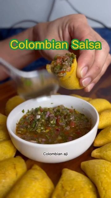 Aji Colombiano Recipe, Colombian Aji Recipe, Colombian Aji, Aji Recipe, Colombian Recipes, Hispanic Kitchen, Colombian Food, Green Sauce, Tomato Juice