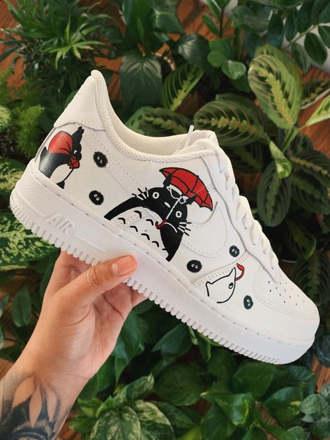 Custom anime Studio Ghibli My Neighbor Totoro Shoes Air Force 1’s. #art #painting #artist #anime #studioghibli #totoro #myneighbortotoro Studio Ghibli My Neighbor Totoro, Ghibli My Neighbor Totoro, Anime Studio Ghibli, Painted Shoes Diy, Custom Sneakers Diy, Customized Earrings, Shoes Air Force, Anime Studio, Custom Painted Shoes