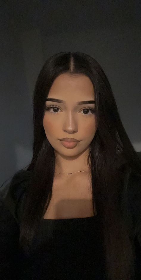 Girl Snaps Face, Full Face Snap, Latina Makeup Looks, Girl Hair Drawing, Outfits Night Out, Fake Lips, Latina Makeup, Brunette Hair With Highlights, Smink Inspiration