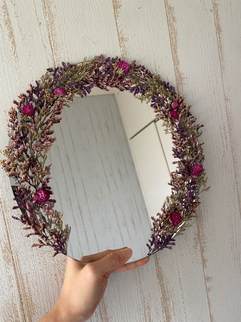 Mirror With Dried Flowers, Mirror Flower Decor, Flower Mirror, Luxury House Interior Design, Dry Flowers, Aesthetic Decor, Apartment Ideas, Dried Flower, Crafty Ideas