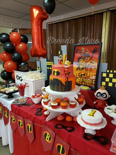 Incredible First Birthday, Incredibles Theme Party, July Baby Birthday, Incredibles Party, Incredibles Birthday Party, Pixar Party, Cake Wallpaper, First Birthday Pictures, Jack Jack