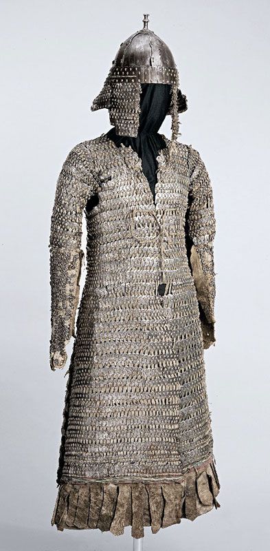 Tibetan lamellar armor and helmet, 17th c or earlier, Iron, leather, textile, unusually complete,  twice as many rows as similar armors, the only example in a Western collection, one of the few in the world, that has full armored sleeves. Similar sleeves of this rare form have also been found in the ruins of Tsaparang, the capital of the ancient kingdom of Guge, in Ngari (western Tibet),  very complete and well preserved eight-plate lamellar type helmet.  National Museums of Scotland. Tibetan Armor, Lamellar Armor, Chinese Armor, Body Armour, Ancient Kingdom, Historical Armor, Early Middle Ages, Arm Armor, The Ruins