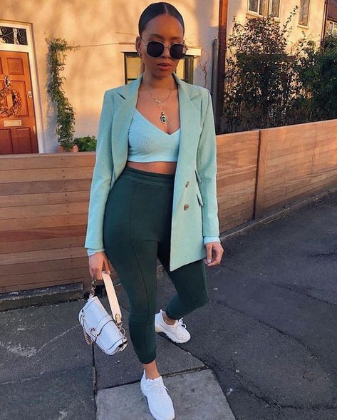 f670ef5d2d6bdf8f29450a970494dd64desc50554221ri Chique Outfits, Monochrome Outfit, Paris Mode, Green Pants, Looks Chic, Fashion Mode, Mode Inspiration, Outfits Casuales, Cute Casual Outfits