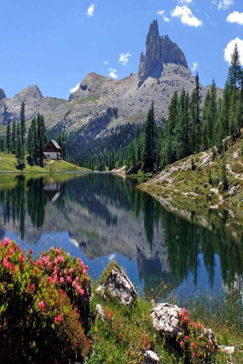 Dolomites Italy, Italy Landscape, Italy Vacation, Northern Italy, Mountain Lake, Alam Yang Indah, Beautiful Mountains, Amazing Nature, Nature Pictures