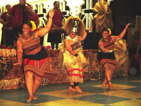 Siva Samoa is the Samoan term for a Samoan dance.  Traditional Samoan dancing is one area of the culture that has been the least affected by western civilisation. It requires the dancer to retain grace, movement of the arms & hands is done so in a subtle but delicate manner. In earlier times, high chiefs or matais performed this special dance but today it is performed by a taupou, a version of Siva Samoa. Other forms of traditional Samoan dances include the taualuga, siva afi, and sasa. Samoan Dance, Samoan People, Dance Traditional, Cultural Dance, Hawaiian Culture, Polynesian Culture, The Dancer, Island Style, My Heritage