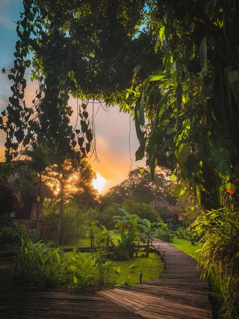 Belize Architecture, Belize Photography, Belize Aesthetic, Belize Vacations, Holiday Travel Destinations, Belize City, Belize Travel, Beautiful Places Nature, Beaches In The World