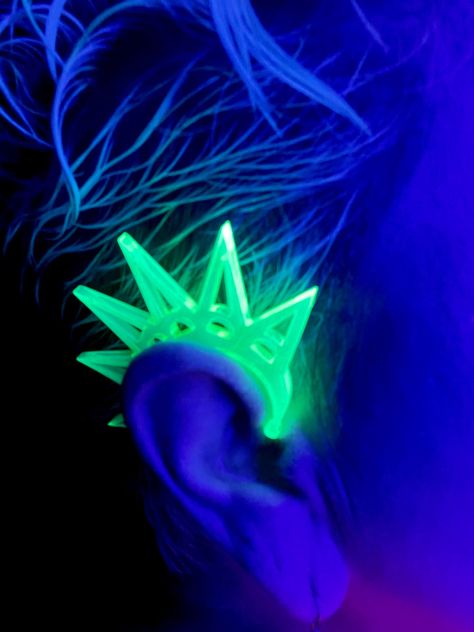 These Cyberpunk Spike Ear Cuffs are made from 3mm cast acrylic which is laser cut. These are EXCELLENT for your Cyberpunk Cosplay! You receive a PAIR of Ear Cuffs. All glow AMAZING in Blacklight!!! These are EXTREMELY Light Weight!!! Ear Cuffs come in 5 Fluorescent Neon colors: --Neon Pink --Neon Orange --Neon Yellow --Neon Green --Neon Blue --==NO RETURNS DUE TO HYGIENE REASONS==-- Neon Steampunk, Cyberpunk Outfit Aesthetic, Neon Punk Fashion, Neon Crown, Mc Outfit, Helmet Cyberpunk, Neon Cyberpunk Aesthetic, Cyberpunk Oc, Post Apocalyptic Outfit