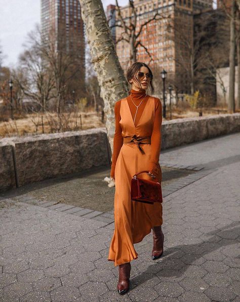 Orange Outfits, Mom Clothes, Bold Outfits, Monochromatic Fashion, Monochromatic Outfit, Orange Outfit, Office Outfits Women, Colourful Outfits, Mode Inspiration