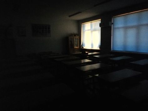 Classroom Aesthetic Dark, School Classroom Aesthetic, Aesthetic Classroom, Classroom Aesthetic, At Night Aesthetic, Night School, Aesthetic Dark, Night Aesthetic, School Classroom