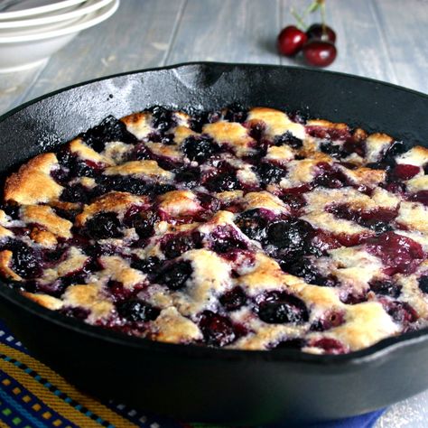 Make These 15 Skillet Desserts Because Cast Iron is the Best Bakeware Skillet Cobbler, Fresh Cherry Recipes, Berry Desserts, Berry Cobbler Recipes, Cherry Cobbler Recipe, Skillet Desserts, Blueberry Cobbler Recipes, Cast Iron Skillet Cooking, Skillet Cake