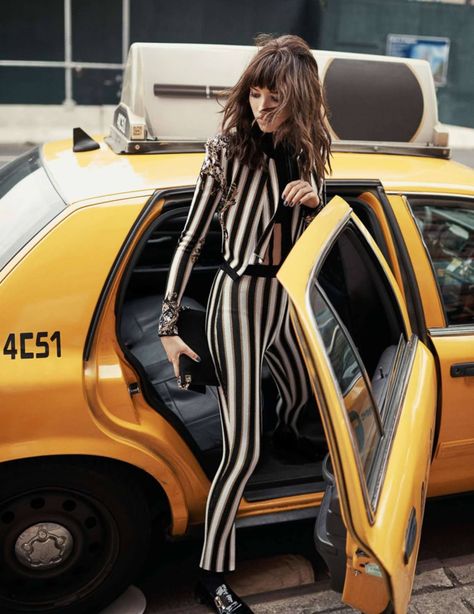 ELLE France August 2016 Grace Hartzel by Steven Pan | Fashion Editorials Grace Hartzel, New York Taxi, Manga Hair, Nyc Girl, Fall Photoshoot, Fashion Photography Editorial, Fashion Images, City Style, Fashion Editorial