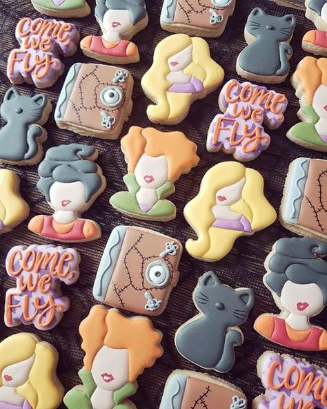 Scientific Sweets (@scientificsweets) • Instagram photos and videos Sanderson Sister Cookies, Hocus Pocus Sugar Cookies, Hocus Pocus Cookies Decorated, Hocus Pocus Cookies, Halloween Hocus Pocus, Make Cookies, Sugar Cookie Designs, Halloween Goodies, Halloween 2