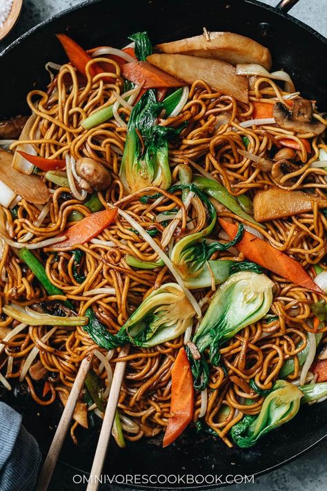 A homemade vegetarian chow mein that is loaded with vegetables in different textures with a rich tasting savory sauce that’s very fragrant. It’s a quick one-pan meal to use up veggies from your fridge! {Vegetarian, Vegan} Veggie Chow Mein Stir Fry, Veggie Chow Mein Recipe, Chow Mein Vegetarian, Vegetarian Chow Mein, Vegan Vegetable Lo Mein, Vegetarian Lo Mein, Veggie Chow Mein, Vegan Chow Mein, Chinese Meals