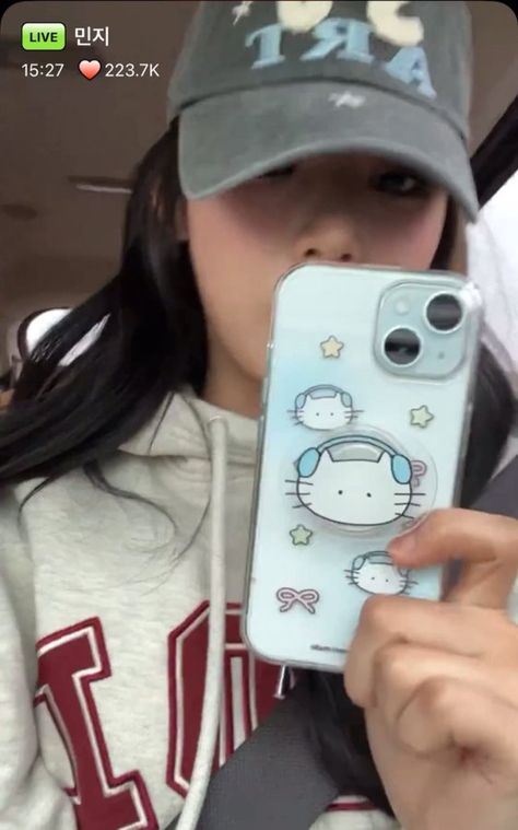 Newjeans Phone Case, Minji Phoning, Future Iphone, Minji Newjeans, New Jeans Style, Phone Layout, Case Ideas, Phone Charm, How To Look Better