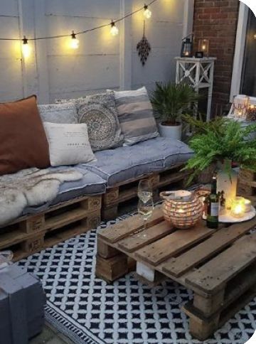 Klein Balkon Decor, Small Patio Decor, Pallet Lounge, Balkon Decor, Pallet Garden Furniture, Pallet Patio Furniture, Terrace Decor, Pallet Patio, Pallet Decor