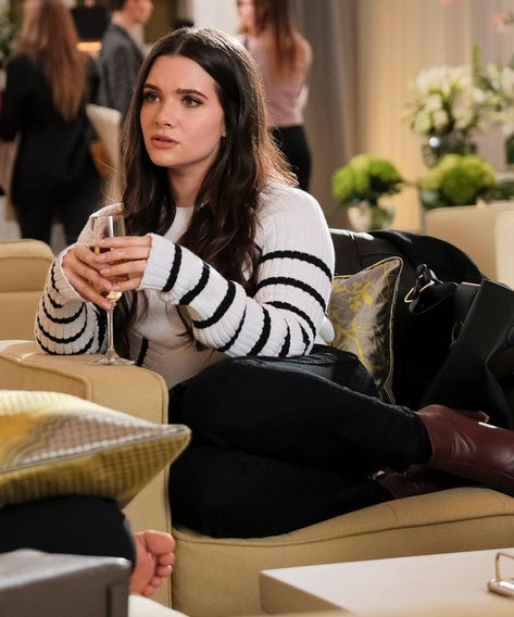 Jane Sloan, Katie Stevens, The Bold Type, Gossip Girl Fashion Blair, Job Clothes, Bold Type, Julia Berolzheimer, Love Triangle, Fashion Tv