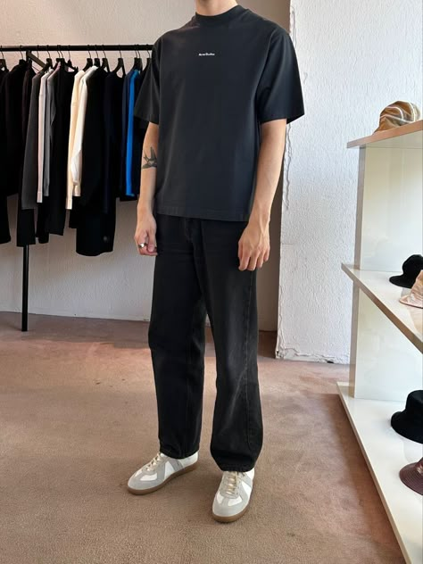 Shirt And Sneakers Outfit Men, Maison Margiela Replica Sneakers Outfit Men, Summer Outfits Men Jeans, Margiela Shoes Outfit, Weekday Galaxy Jeans, Minimalist Style Outfits Men, Maison Margiela Gat Outfit, Margiela Outfit Men, Maison Margiela Gat