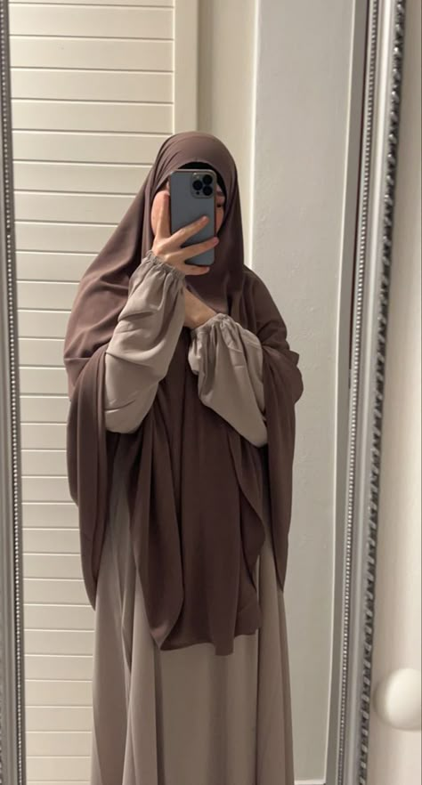 Khimar Outfits, Abaya Outfits, Hijab Fashion Muslim, Aesthetic Hijab, Muslimah Outfit, Niqab Fashion, Muslim Outfits Casual, Muslim Fashion Hijab Outfits, Muslim Women Fashion