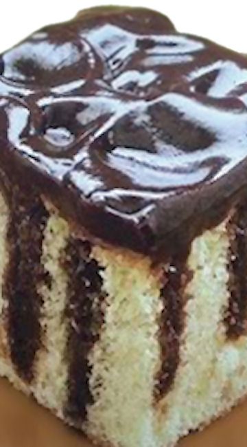 Chocolate Cake With Pudding Layers, Jello Pudding Poke Cake, Easter Poke Cake With Pudding, Chocolate Poke Cake With Vanilla Pudding, Pokecake Pudding, Chocolate Cake With Pudding Filling, Pudding Cake Recipe Easy, Yellow Poke Cake, Cake With Pudding Filling