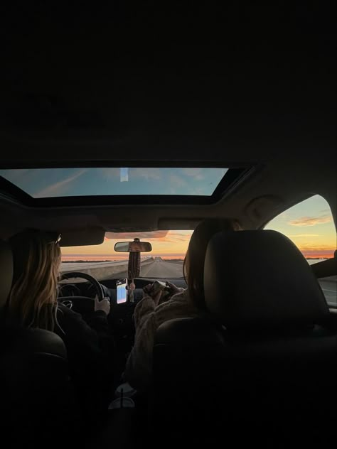 #roadtrip #roadtripaesthetic #picinspo #vibe #mood #carpics #friends #travel Roadtrip Friends Aesthetic, Roadtrip Vibes Aesthetic, Roadtrip With Friends Aesthetic, Friend Road Trip Aesthetic, Roadtrip Aesthetic Friends, Roadtrip Aesthetic Car, Close Friends Aesthetic, Road Trip Aesthetic Friends, Best Friends Road Trip