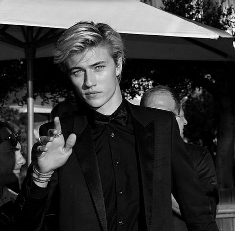 FOLLOW ME ON INSTA: @elle.martinez_ Lucky B Smith, Lucky Smith, Lucky Blue Smith, Lucky Blue, Aaron Warner, By Any Means Necessary, Corte De Cabelo Masculino, Platinum Blonde Hair, Draco Malfoy