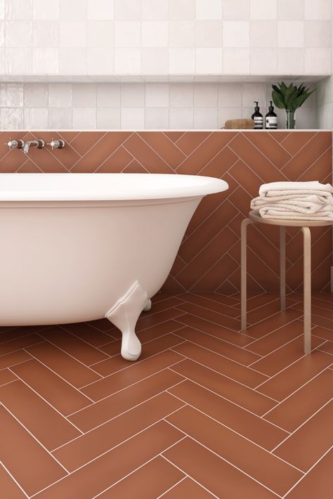 Terracotta or deep orange/canyon floor tones bring a warmth and richness to the room. Varied tile patterns add detail to the overall scheme, such herringbone floor designs and straight bond tile patterns on the wall. Free standing bath tubs in a contrasting colour will draw attention to their beautiful design. #flooringinspo #orangefloor #terracottaflooring #flooringdesigns #bathroominspo #herringboneideas #orangedecorideas #orangeflooringinspo #orangebathroom Terracotta Bathroom Floor, Terracotta Bathroom, Breakfast Room Green, Mini Bad, Orange Bathrooms, Terracotta Floor, Bad Inspiration, Bathroom Shop, Big Bathrooms