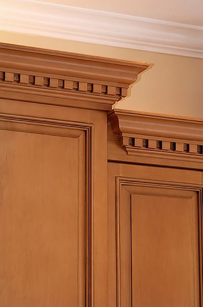 Dentil molding is a type of wooden trim that has blocks shaped like teeth. It is suitable for both interior and exterior uses. Dentil molding is composed of tooth-shaped blocks of wood. Dentil molding was first used in ancient Greek and Roman architecture when the blocks were carved into the stone of the buildings. Modern... Crown Molding Kitchen, Greek And Roman Architecture, Dentil Molding, Kitchen Cabinet Kings, Buildings Modern, Dentil Moulding, White Molding, Wooden Trim, Roman Architecture