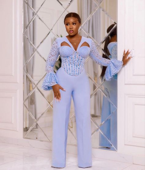 Prom Pantsuit, Asobi Styles, Ankara Corset Top, Graduation Outfit Ideas University, Ankara Corset, Outfit For Ladies, Classy Jumpsuit Outfits, Jumpsuit Prom, Jumpsuit Styles