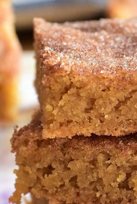 These snickerdoddle bars are perfect for any quick and easy dessert that the whole family will love. #dessertrecipes#dessertideas#dessertdishes#dessertinspiration#sweettreats#bars#dessertbars#barrecipes Bars For A Crowd Easy, Dessert For Bake Sale, Bar Food Recipes, Bar Recipes Dessert, Bar Recipes Easy, Squares And Bars Recipes, Easy Bars Recipes, Churro Bars, Easy Cookie Bars