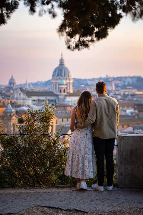 Couple viewing the panorama in Rome during a photoshoot at sunset Rome Couple Pictures, Rome Proposal, Photos In Rome, Surprise Engagement Photos, Rome Photography, Surprise Engagement, Romantic Surprise, Most Romantic Places, Day Photography