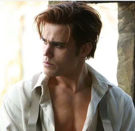 I love old him in TVD 🥰🥰🥰 Paul Vampire Diaries, Paul Wesley Vampire Diaries, Vampire Diaries Poster, Damon Salvatore Vampire Diaries, Vampier Diaries, The Vampire Diaries 3, Damon And Stefan, Vampire Diaries Stefan, Vampire Diaries Guys