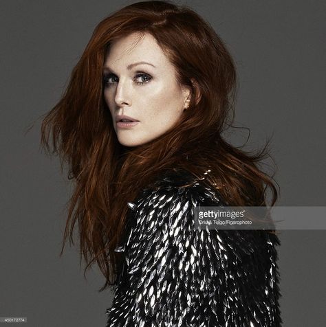 Actress Julianne Moore is photographed for Madame Figaro on February 17, 2014 in Paris, France. Jacket (Saint Laurent par Heidi Slimane). Make-up by L'Oreal Paris. Mahogany Hair, Hair Color Mahogany, Julianne Moore, Auburn Hair, Red Hair Color, Hair Inspiration Color, Auburn, Redheads, New Hair