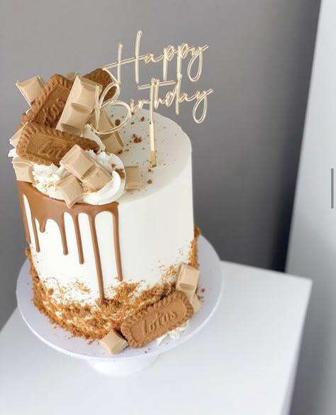 Biscoff Cake, Pastry Chocolate, Mini Torte, Birthday Cake Decorating Ideas, Elegant Birthday Cakes, Simple Cake Designs, Creative Cake Decorating, Cake Decorating Frosting, Creative Birthday Cakes