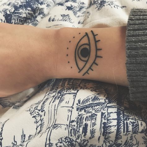 Eye tattoo arm Eye Tattoo Arm, 3rd Eye Tattoo, Tattoo Klein, Happy Eyes, Moth Tattoo, Tattoo Arm, Mixed Emotions, 3rd Eye, Black Ink Tattoos