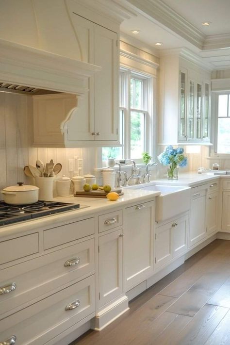 Cottage White Kitchen, White Traditional Kitchen, White Cottage Kitchen, Beach Cottage Ideas, Coastal Cottage Kitchen, Kitchen Cabinets And Backsplash, White Kitchen Traditional, Rose Bedroom, Beach Kitchens