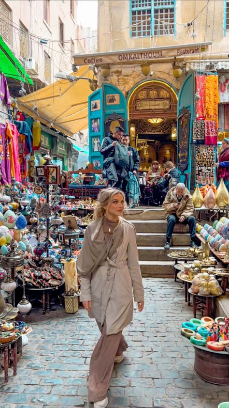 Cairo Picture Ideas, Cairo Street Style, Egypt Bucket List, Cairo Egypt Outfit, Egypt Outfit Ideas, Cairo Photoshoot, Egypt Travel Outfit, Cairo Outfit, Cairo Egypt Aesthetic