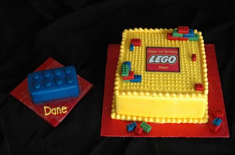 Lego cake Lego Themed Cake, Lego Party Decorations, Pastel Rectangular, Kid Cakes, Lego Birthday Cake, Savory Cakes, Cold Cake, Chocolate Strawberry Cake, Cheap Clean Eating