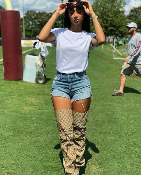 Draya Michele Draya Michelle, Remy Ma, Draya Michele, 2000s Fashion Trends, Gucci Boots, Knee Boot, Casual Chic Outfit, Style Crush, Latest Outfits