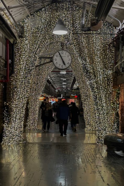 Flea Market Nyc, Chelsea Market Nyc, Good Restaurants, Chelsea Nyc, Chelsea Market, Nyc Aesthetic, Nyc Restaurants, Nyc Trip, Flea Market