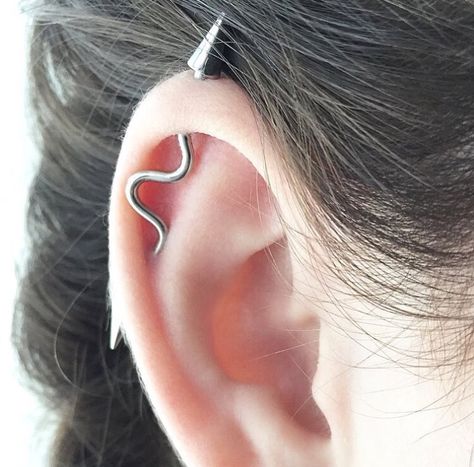 Scaffold Piercing, Scaffolding Piercing, Industrial Bar Piercing, Kawaii Logo, Industrial Piercing Jewelry, French Pleat, Types Of Curtains, Industrial Piercing, Pencil Pleat