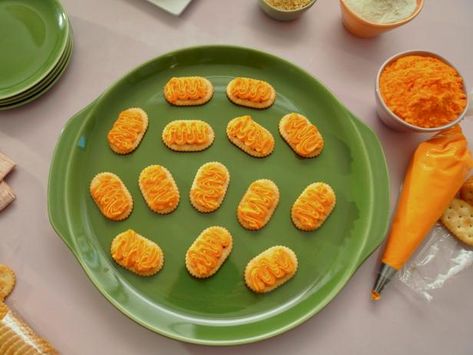 Girl Meets Farm, Cheese Whiz, Food Network Chefs, Crackers Recipe, Butter Crackers, Cheese And Crackers, Appetizers Easy Finger Food, Farm Food, Cracker Recipes