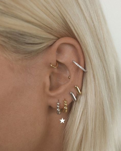 Anti Helix Piercing, Sensitive Ears Earrings, Ear Earrings, Waterproof Jewelry, Jewelry Lookbook, Antique Necklace, Mode Inspo, Jewelry Inspo, Dream Jewelry