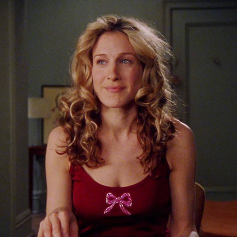 Carrie Bradshaw Outfits, Red Tank, Movie Fashion, Sarah Jessica Parker, Carrie Bradshaw, Fashion Tv, City Style, Character Outfits, Well Dressed