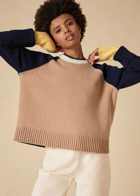 #meandem #colorblocking #sweater #fall2020 Holiday Sweaters, Knitwear Inspiration, Knitting Paterns, Colorblock Sweater, Cashmere Color, Knitwear Fashion, Winter Girls, Womens Designer Fashion, Color Block Sweater