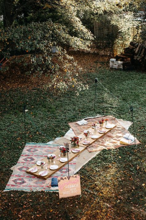 Taco Dinner Party, Backyard Party Decorations, Backyard Dinner Party, Fall Backyard, Fall Party Decorations, Al Fresco Dinner, Fall Dinner Party, Dinner Party Decorations, Outdoor Dinner Parties