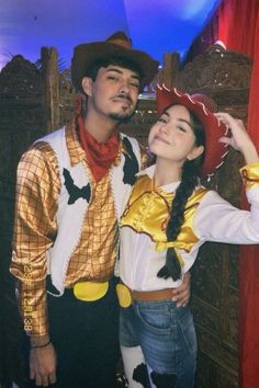 Woody Toy Story Halloween Costume, Couple Matching Costumes Halloween, Jessy And Woody Costumes, Woody Jessie Costume, Jessie Woody Costume, Buzz And Jesse Couples Costume, Toy Story Woodie And Jessie Couples Costume, Jessie Cosplay Toy Story, Toy Story Jessie Costume Diy