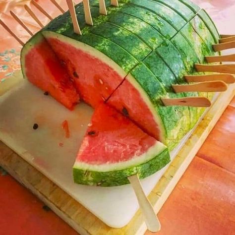 10 Things NOT To Do At Your Graduation Party in 2024 - Twins Dish Fruits For Party Ideas, Snack Table For Party, Summer Pool Party Ideas, Kid Party Ideas, Party Ideas Summer, Pool Party Snacks, Fruit Platter Designs, Catering Ideas Food, Fiesta Tropical