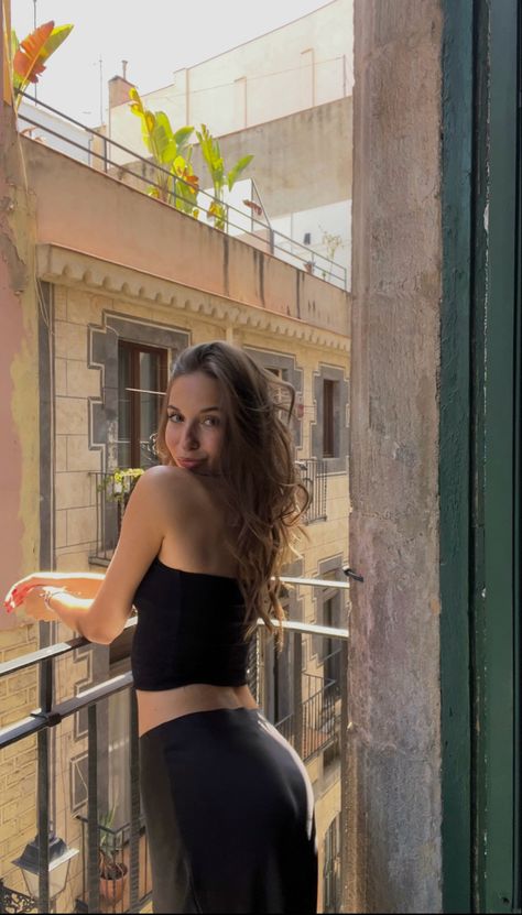 #girlblog #girl #party #look #lookbook #lookoftheday #lookideas #aesthetic #france #city #italian #italy #spain #spanish #barcelona Spanish Girl Aesthetic, Spain Girl, Spanish Girl, France City, Spain Spanish, Soft Classic, Teen Life, Party Look, Girl Party