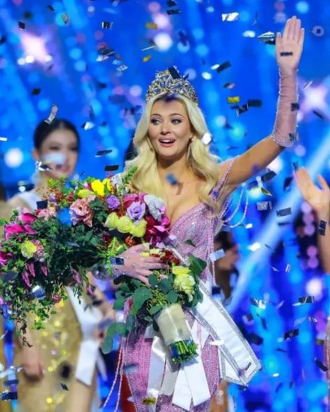 The world's most recognised beauty pageant, Miss Universe 2024, has its winner as Victoria Kjaer Theilvig. Along with her win, Victoria Kjaer Theilvig made history for Denmark, as it's the first-ever victory of the country in the 73rd year of the beauty pageant. #victoriakjaer #victoriakjærtheilvig #missuniverse #missuniverse2024 #denamrk #missdenmark #pageantqueen #pageant #beauty #beautypageant Pageant Winner Aesthetic, Pageant Interview Questions, Pageant Aesthetic, Pageant Winner, Short Blue Hair, Vision Board Words, Pageant Interview, Miss Universe, 2025 Vision