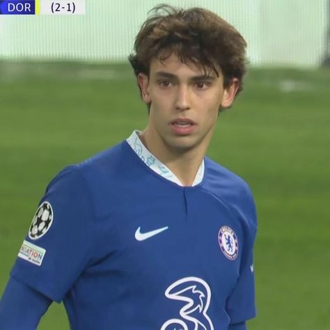 Jao Felix Icons, Joao Felix Hot Pics, Beautiful Football Players, Soccer Players Male, Joao Felix Chelsea, Hot Soccer Players, Felix Chelsea, Young Football Players, Delivery Boy